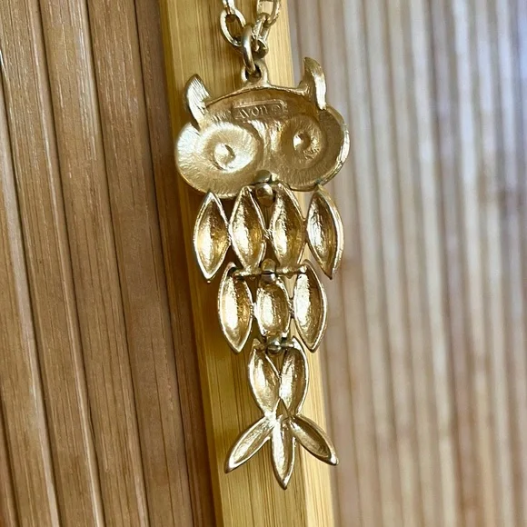 60s-70s Vintage 🦉✨ Avon Gold-Tone Articulated Owl Pendant Statement Necklace - Picture 4 of 4